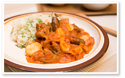 森のきのこのクリーミーハヤシライス**胡桃ライス添え